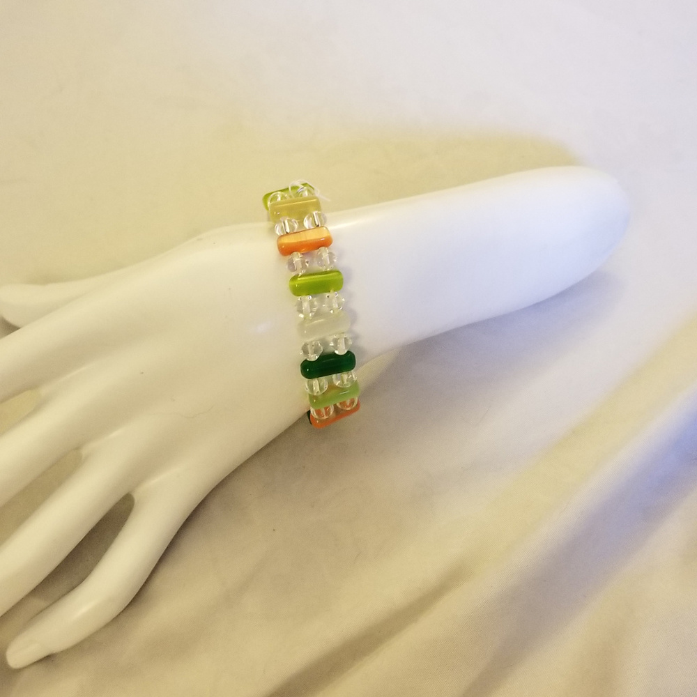 Handmade Stretchy Bracelet Glass Green 7"